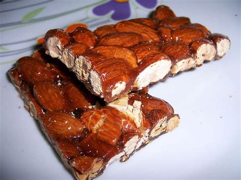 La ricetta del ketchup fatto in casa è facilissima e gustosa: La ghiotta ricetta del torrone fatto in casa, proprio come ...