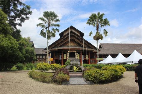 Pusat Kebudayaan Murut Sabah Bangunan Kayu Belian Terbesar Di Borneo