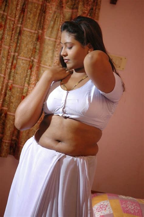 Hot & sexy kareena kapoor in saree shows her deep sexy navel. 40+ Aunty Navel : Sexy Aunty Photos Without Saree 👙 Hot ...