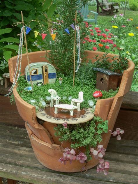 This clever miniature fairy farm is easy and inexpensive to create and the kids can even grow some veggies in it! DIY: Adorable Fairy Gardens Made from Broken Pots