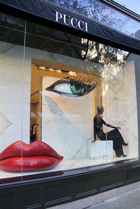 25 Cool And Creative Store’s Window Display Ideas Obsigen