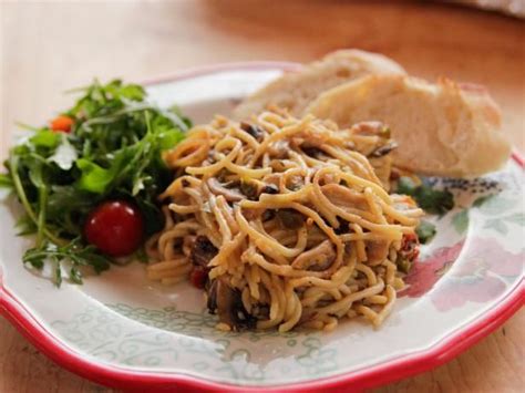 Increase heat and add frozen egg noodles and chicken. Spicy Chicken Spaghetti Recipe | Ree Drummond | Food ...