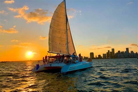 Paseo En Barco Al Atardecer Por Miami Disfruta Miami