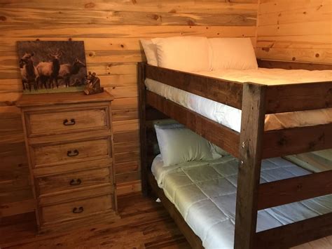 The jasper creek cabin is located at the arkansas house resort, two blocks from the town square on scenic highway 7, in the quaint mountain village of jasper. The Cape Buffalo Cabin in the Treetops! - Cabins for Rent ...