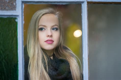Wallpaper Women Model Blonde Long Hair Behind The Glass Window Pink Lipstick Face