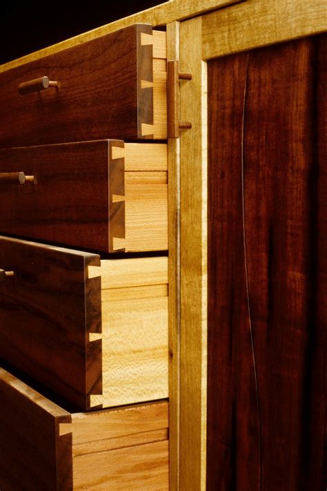 Join our furniture & woodworking world for workshop tips and tricks for beginner craftsmen all the way up to advanced woodworkers. Woodworking Furniture Details - Fine Woodworking Details