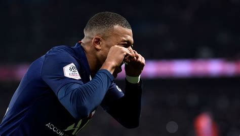 O psg goleou hoje o rennes por 3 a 0, pela 10ª rodada do campeonato francês, mesmo com desfalques com o resultado, o psg chegou a 24 pontos na tabela, permanecendo na liderança. Mbappé suspendu pour Rennes - PSG