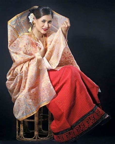 Manipuri Beautiful Girl In Traditional Dress Manipurigirls Manipuridress Manipuri