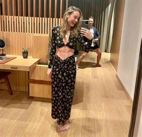Brie Larson Shows Off Her Toned Abs In Sexy Two Piece