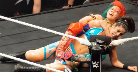 How WWE Hugged The Life Out Of Bayley Smark Out Moment