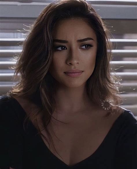 Only For You Main Character List In 2022 Pretty Little Liars Emily