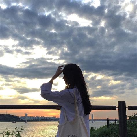 Sunset Sky Girl Kfashion Korean Faceless Foto Perkawinan Pantai Pose