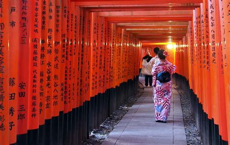 Fushimi inari taisha shrine is a japanese shinto shrine.english namefushimi inari taisha shrinejapanese name伏見稲荷大社hepbur. fushimi-inari-taisha | Reisvormen