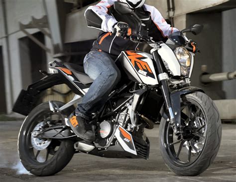 The engine is also equipped with a balancer. KTM 125 DUKE 2015 - Fiche moto - MOTOPLANETE