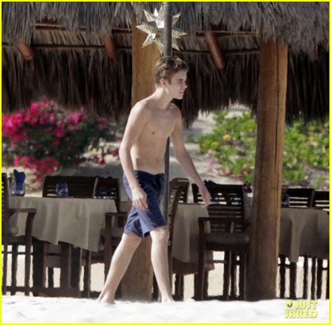 Justin Bieber Shirtless In Cabo With Selena Gomez Photo 2615505
