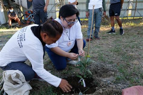 Nayong Pilipino Kicks Off Tree Planting Drive Eyes Transformation Of 9