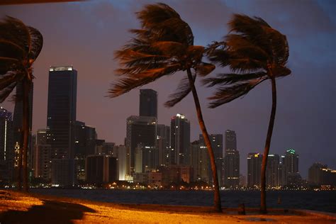 Live Updates Photos And Videos As Hurricane Irma Pummels The Keys Miami And Tampa Bay