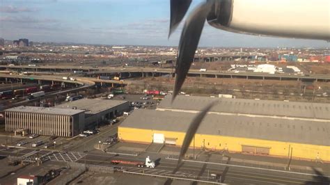 United Airlines Dash 8 Landing Newark Liberty International Airport