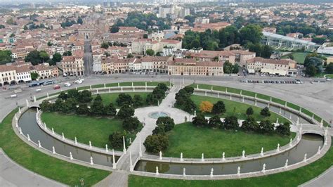 Statue Del Prato Della Valle Restauro Alla Quinta Fase Ne Mancano Appello Ai Padovani