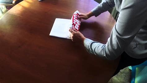 Magliette rosse per la tragedia dei migranti, anche reggio calabria aderisce all'iniziativa, intervista a vincenzo giordano. Come piegare le magliette con il metodo "a pacchettino ...