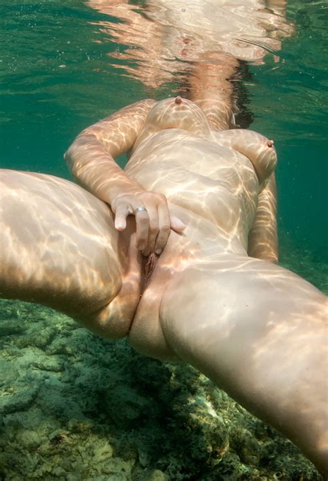 Berühmte Girls nackt unter Wasser Telegraph