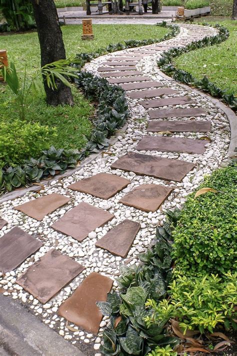 35 Nice Garden Stepping Stone Design Ideas Diy Garden Path Stone Garden Paths Garden Path Ideas