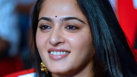 Anushka Shetty Beautiful Closeup Face Hd Wallpapers Media Updaters