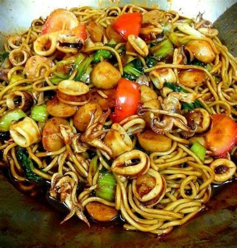 Di video kali ini saya memberikan resep atau cara membuat spagheti goreng pedas dengan tambahan seafood. Resepi Mee Goreng Basah Sedap! - Lokmanamirul.com