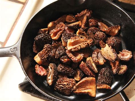 How To Clean And Cook Morel Mushrooms In 2020 Cooking Stuffed