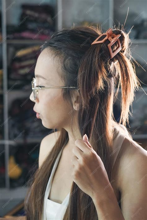 Premium AI Image | Curly wave iron hair catok klintong cute girl model