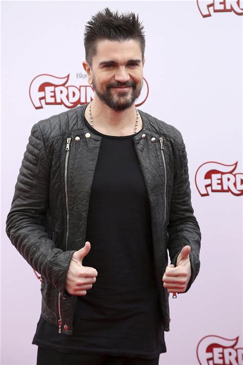 When he was seven years old, his father and brothers began to teach. 5 Fotos de Juanes