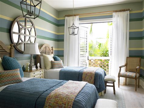 You can choose coral peach if you want to attain a classy but cozy ambiance in the bedroom. Beach Cottage Style Decorating Ideas Romantic Cottage ...