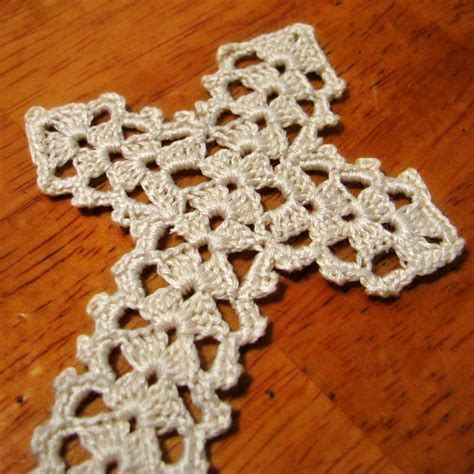 Crocheted cross bookmark crochet pattern. Cross Thread Crochet Bookmark Patterns에 대한 이미지 결과 | Crochet bookmark pattern, Thread crochet ...