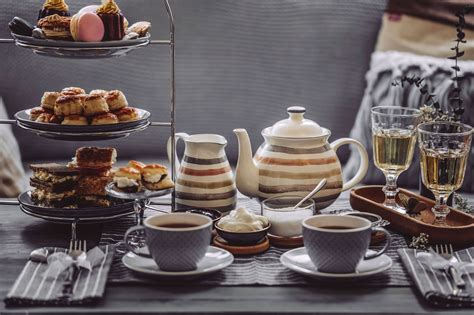 How To Throw The Ultimate Vintage Tea Party Sunday Edit