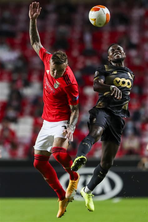 Tied atop group d, benfica will be looking for a victory over eliminated standard liege and hoping that rangers drops points in order to finish first. LIGA EUROPA: Benfica soma 23.º jogo consecutivo sem perder ...