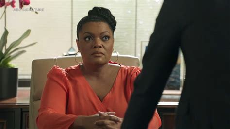 Yvette Nicole Brown Proves Shes A Big Shot In New Disney Series