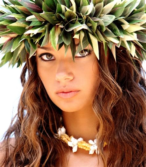 Floral Crown Hairstyles With Flowers Tahitian Costumes Hawaiian