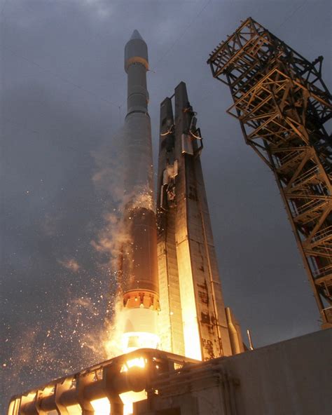 Photos Atlas 5 Rocket Aims For International Space Station