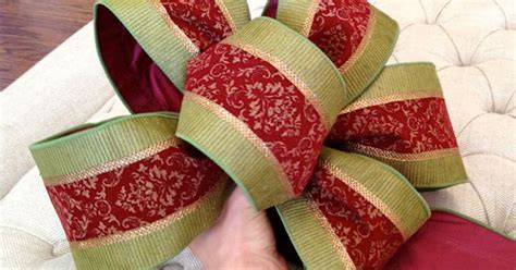 The common ones are the fabric, wire and. How to Make a Bow. Step-by-step for Christmas Decorating ...