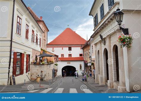 Zagreb Stenport Kamenita Vrata I Zagreb Kroatien Redaktionell