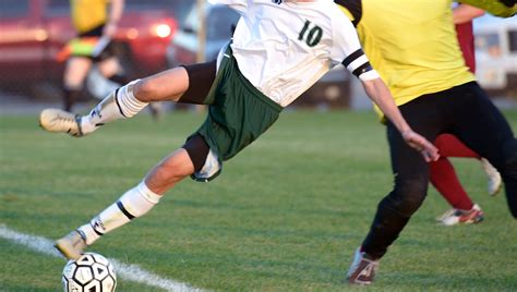 Roundup: Boys soccer districts kick off