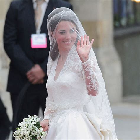 Kate middleton trug passend zu ihrem eleganten chignon die tiara die lady di bei ihrer hochzeit im jahr 1981 von der. Diesen Essie-Nagellack trug Kate Middleton bei ihrer Hochzeit!