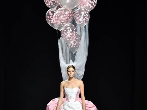 A Model Wore A Veil With Balloons On The Runway Business Insider