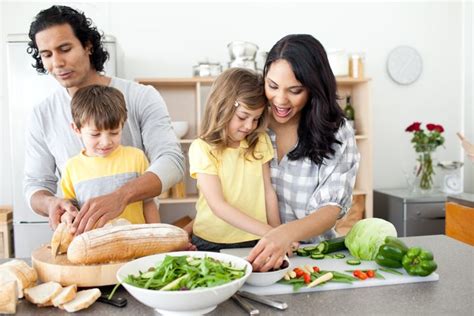 8 Habits Of Extraordinarily Healthy Families Huffpost Life