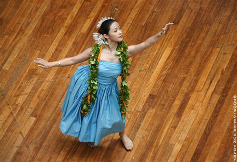 Japanese Hula Dancer • Ala Moana Shopping Center Honolulu Hawaii