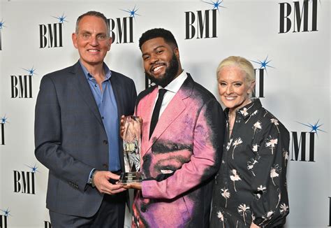 Khalid Wins Bmi Champion Award At The Bmi Pop Awards The Knockturnal