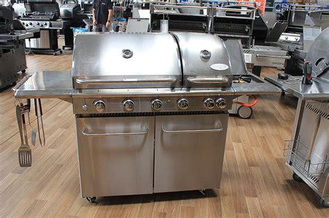 Santos grillshop allein in unserem großen kölner showroom präsentieren wir ständig über 400 grillgeräte der führenden marken aus aller welt. Edelstahl Grill: Grills für Puristen und Vielgriller ...