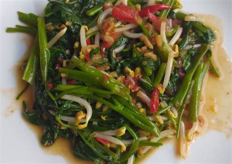 Pada tulisan kali ini kami akan membagikan tutorial lengkap cara masak resep cah kangkung cumi saos tiram dengan mudah dan pastinya tidak kalah enak. Tumis Cumi Cah Kangkung Tanpa Penyedap Dan Saus - Cah ...