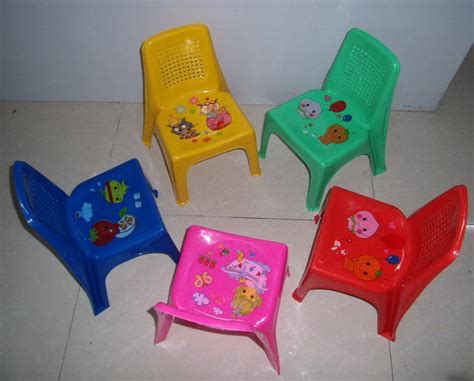 Childrens kids indoor outdoor chair stool 12 inch durable plastic seat. Plastic Kids Chairs with characters on it from the Asian ...