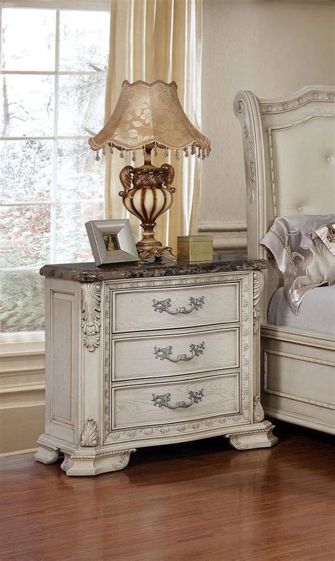 Durable and practical bedroom furniture set that include a large bed and chests with drawers. Antique White Tufted King Size Bedroom Set 5Pcs ...